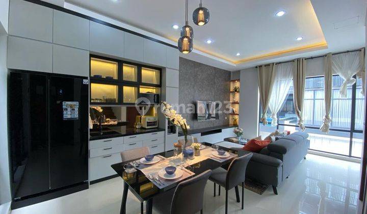 Rumah Baru Minimalis 3 Lantai Furnished di Setra Duta, Bandung 1