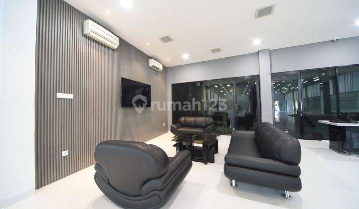 Gedung Bagus Cocok Untuk Showroom, Kantor, Cafe di Gatot Subroto 2