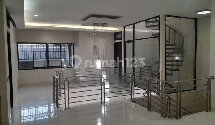 Rumah Harga Murah Bangunan Minimalis Singgasana Pradana, Bandung Rumah Harga Murah Bangunan Minimalis Singgasana Pradana, Bandung