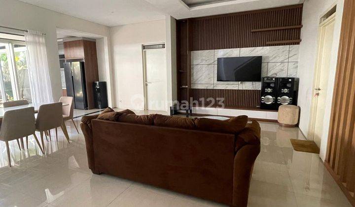 Rumah Furnished 2 Lantai Bagus di Kota Baru Parahyangan Bandung 1