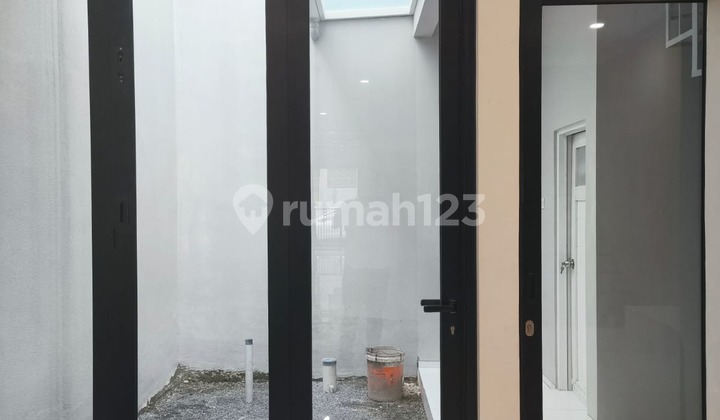 Rumah sangat baru design modern minimalis di Kembar BKR, Bandung