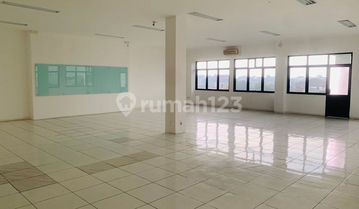 Ruang usaha dan Gedung cocok untuk kantor di Lengkong, Bandung
