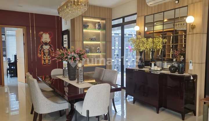 Premium luxury house with a nice lake view in Kota Baru Parahyangan. 2