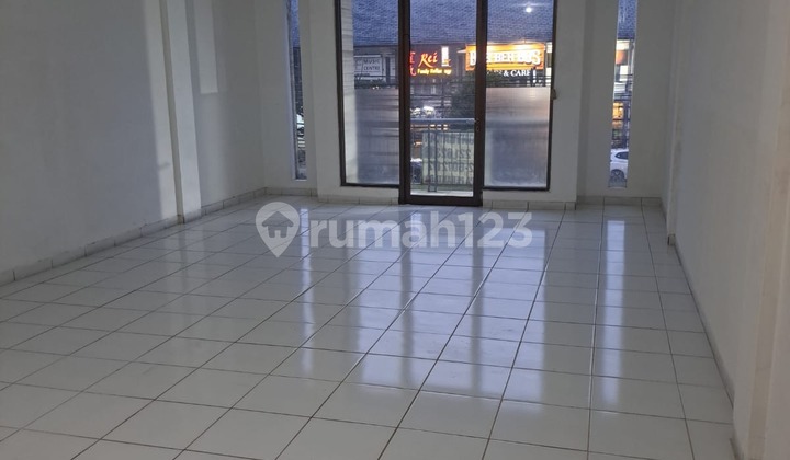 Business premises in a strategic location on the main road, Mekar Wangi Bandu.