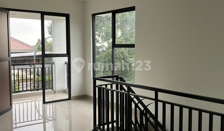 Rumah Baru siap huni di Setiabudi Regency ada Kolam Renang