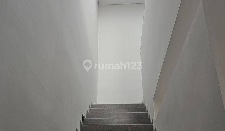  Rumah baru sangat keren modern minimalis di Setra Duta, Bandung 2