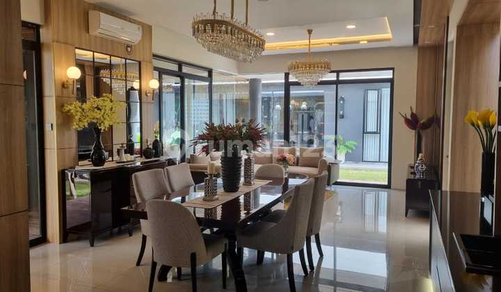 Premium luxury house with a nice lake view in Kota Baru Parahyangan.