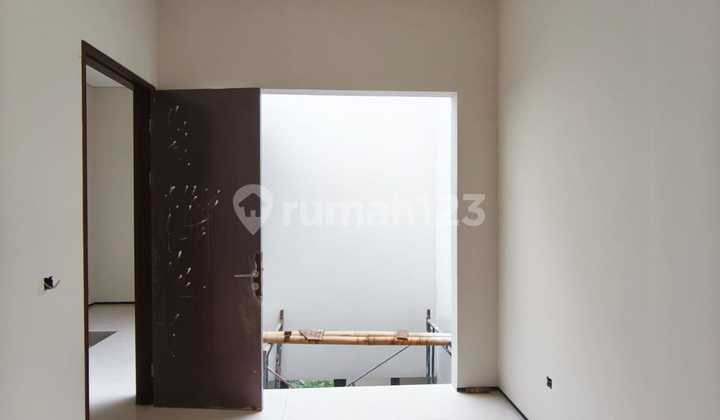 Rumah Baru Modern Tropical Minimalis Keren di Setra Duta, Bandung 2