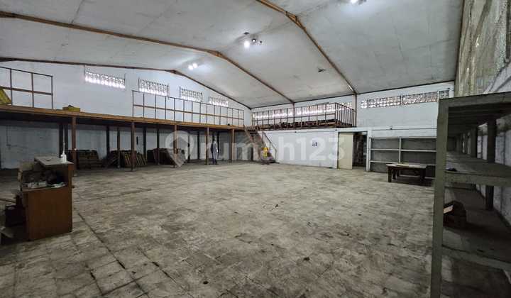 Gudang Siap Pakai Lokasi Dekat Akses Pintu Tol di Cibolerang Kopo