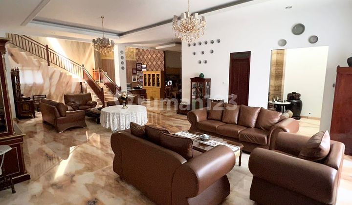 Rumah super mewah dan elegan di Singgasana Pradana, Bandung Rumah super mewah dan elegan di Singgasana Pradana, Bandung