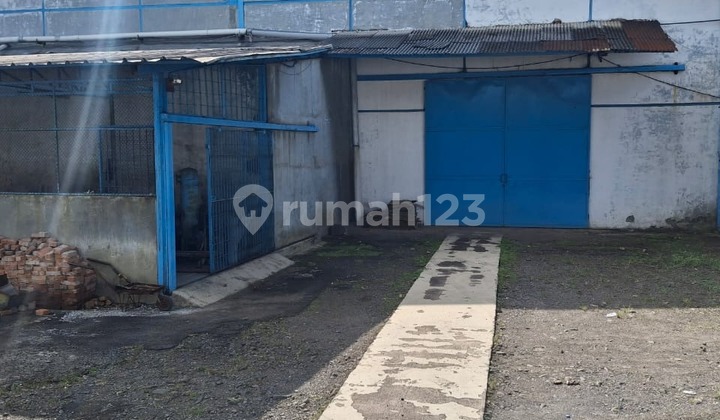 Affordable Warehouse with excellent location on Leuwi Gajah main road, Bandung