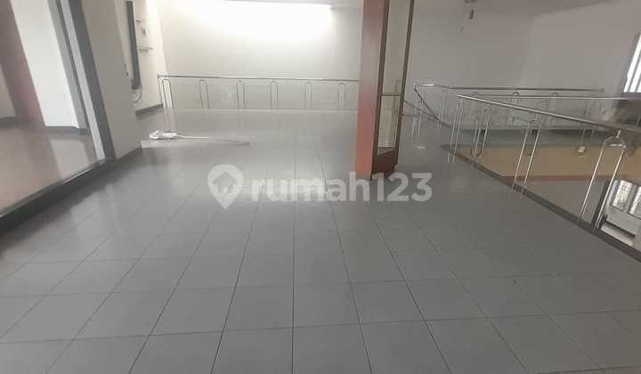 Rumah Modern dan Terawat Lokasi Ramai di Sayap Riau, Bandung Rumah Modern dan Terawat Lokasi Ramai di Sayap Riau, Bandung