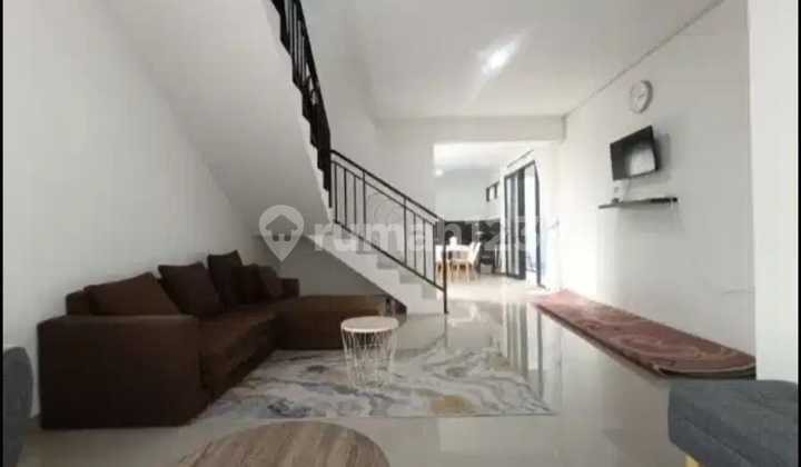 Luxury Ready-to-Occupy House with Swimming Pool in Setiabudi Regency
