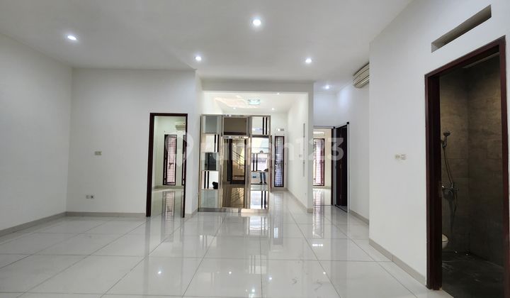 Turun Harga Rumah Hunian Asri dan Terawat di Batununggal, Bandung 2