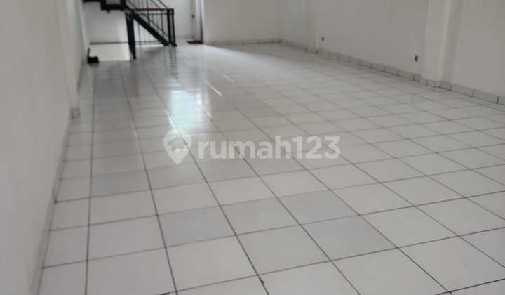 Business Shop in a Prime and Crowded Location at Mekar Wangi, Bandung 2