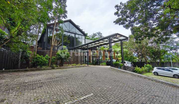 Ruang Usaha dan Gedung Sangat Bagus di Area Ciumbuleuit, Bandung