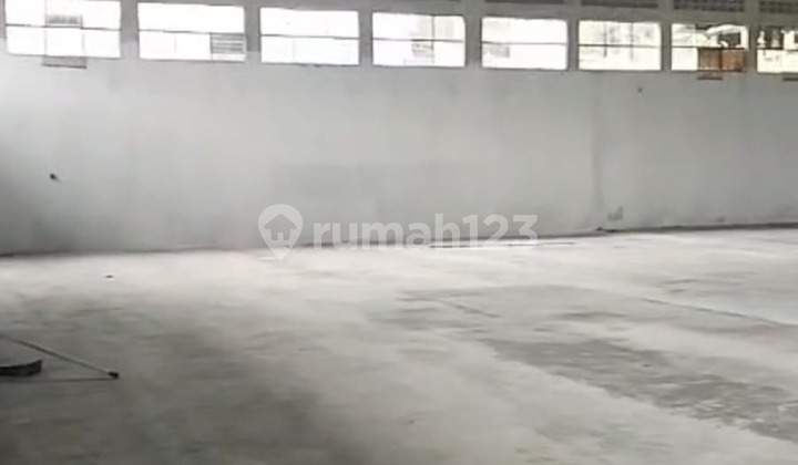 Affordable Warehouse with excellent location on Leuwi Gajah main road, Bandung