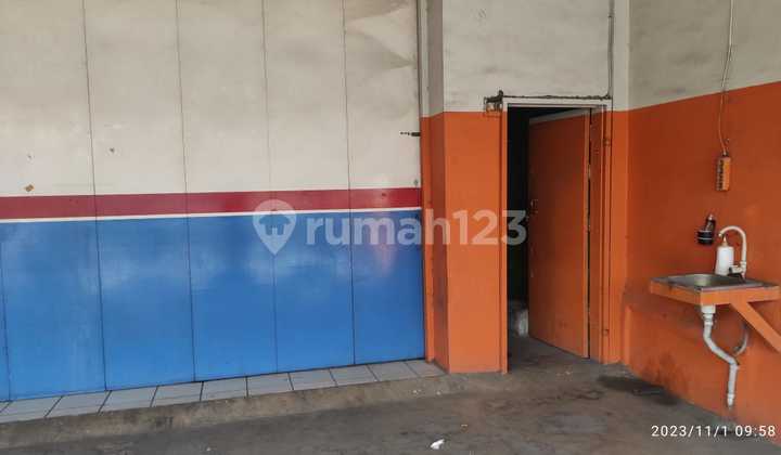 Shop House Located on Main Road and Busy, Ready for Use in Raya Padalarang. 2