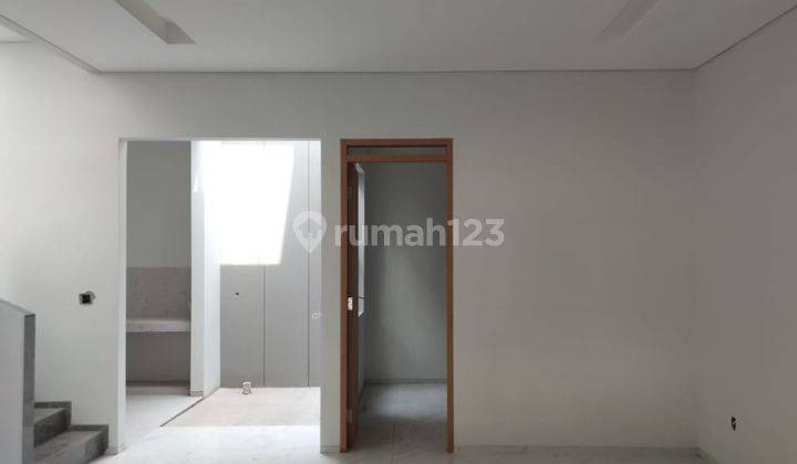 Rumah baru 2 lantai modern minimalis area Setra Duta, Bandung 1