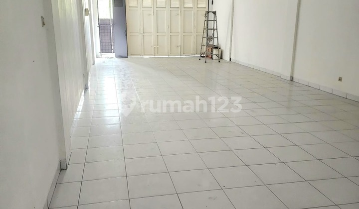 Ruko Usaha Lokasi Ramai dan Premium di Mekar Wangi, Bandung Ruko Usaha Lokasi Ramai dan Premium di Mekar Wangi, Bandung