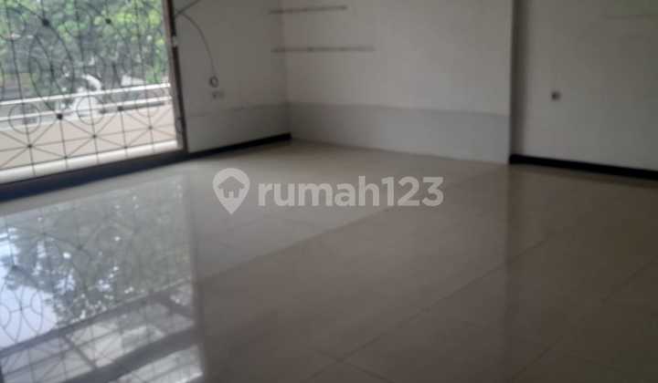 Rumah Terawat dan Bagus Sangat Strategis di Mainroad Sayap Riau