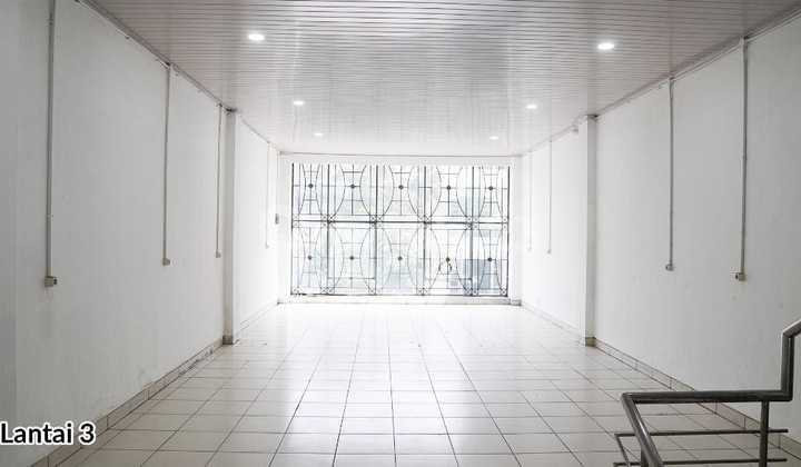 Good ready-to-use shop house in a strategic location on Pungkur main road, Bandung. Good ready-to-use shop house in a strategic location on Pungkur main road, Bandung.