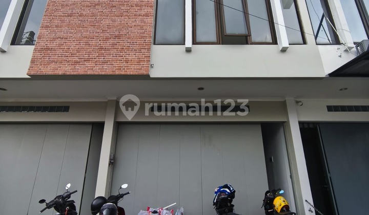 New 3-Story Shop House at Affordable Price in Gunung Batu Pasteur, Bandung 2
