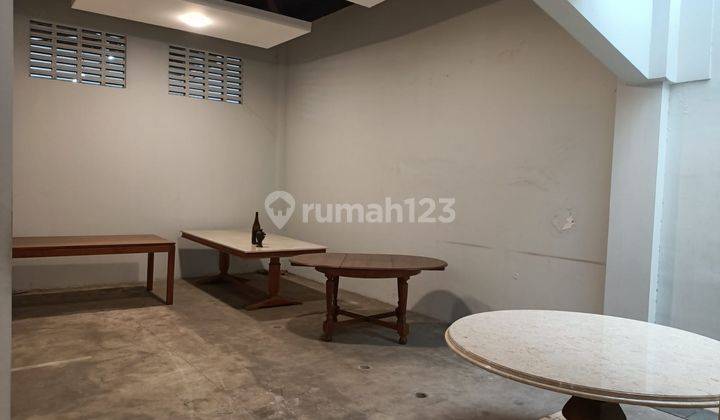 Ruang usaha cocok Resto, Klinik, Cafe di mainroad Surya Sumantri 2