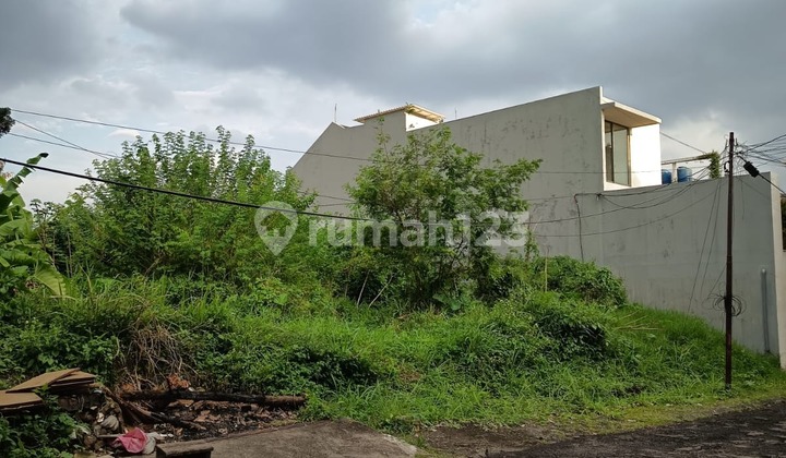 Vacant land suitable for business and commerce in Dago Asri, Bandung
