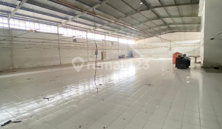 Good warehouse ready for use in the Paralon Cijerah area, Bandung. Good warehouse ready for use in the Paralon Cijerah area, Bandung.