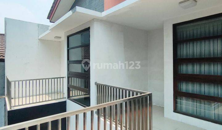 Rumah 2 Lantai dengan Tanah yg Luas di Jatiwaringin 2