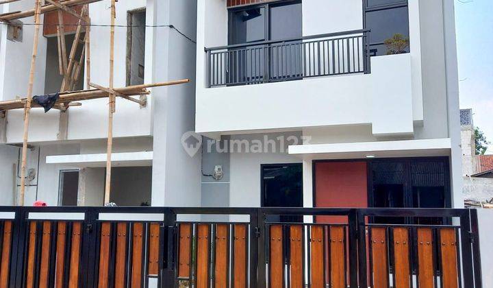 Rumah bergaya Scandinavian 2 Lt  strategis di Jatiasih, Bekasi 1