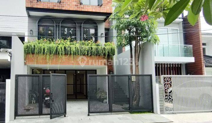 Rumah 3 Lantai Single House di Pondok Indah, Jakarta Selatan 1