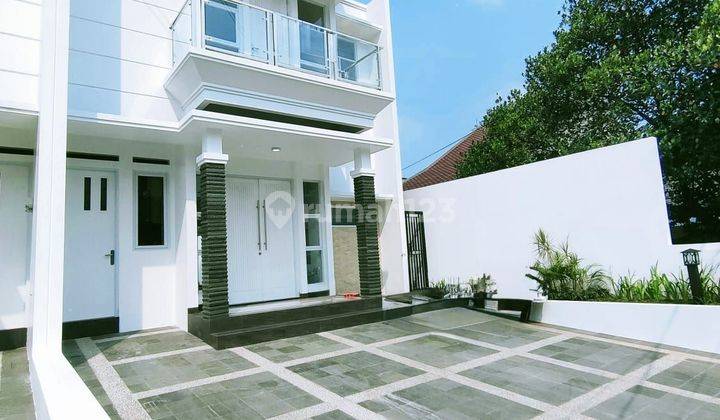 Rumah 2 Lantai Modern , Townhouse di Cilandak jakarta selatan 2