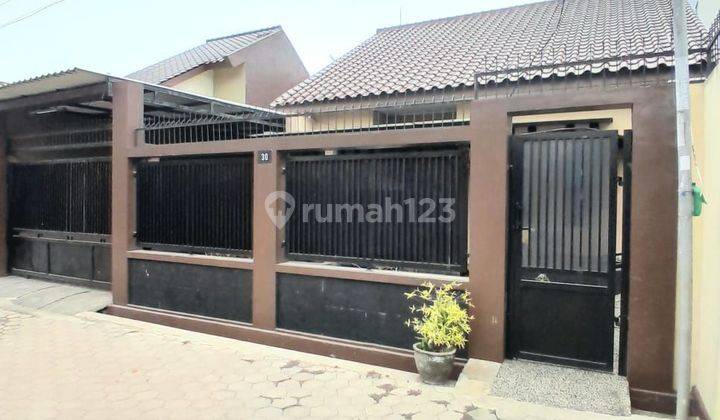 Rumah 1 Lantai dengan Halaman yg Luas di Kodau, Pondok Gede 1