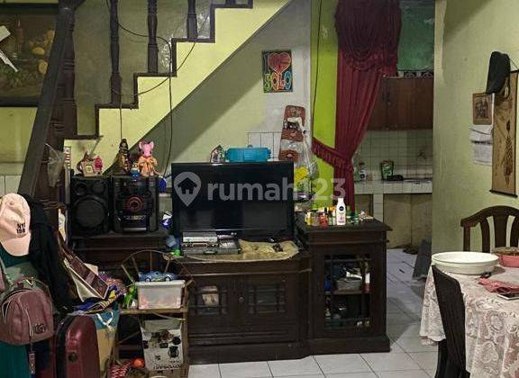 Rumah 2 lantai letak strategis di Jatiwaringin Bekasi 2