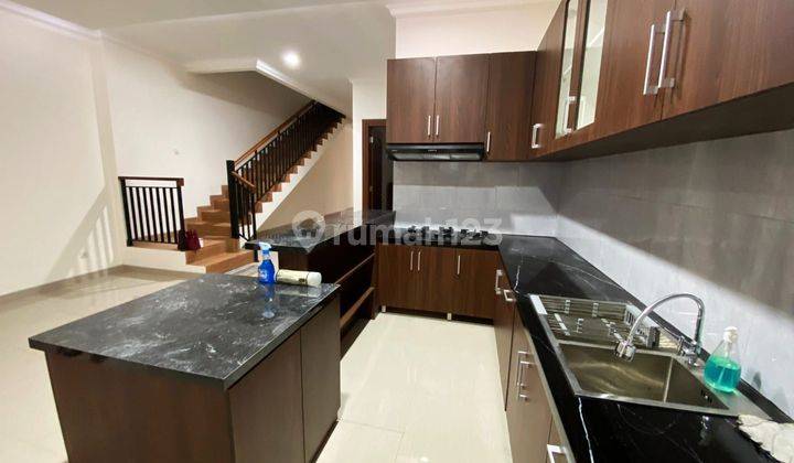 Rumah 2 Lantai Modern Minimalis di Pondok Bambu, Jakarta Timur 2