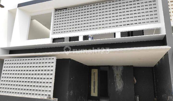 Rumah 2 Lantai Townhouse di Caman dekat ke Tol Becakayu, Bekasi 1