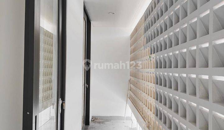 Rumah 2 Lantai Townhouse di Caman dekat ke Tol Becakayu, Bekasi 2