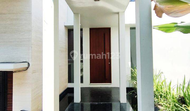 Rumah 2 Lantai Hook + Private Pool di Kemang Jakarta Selatan 2