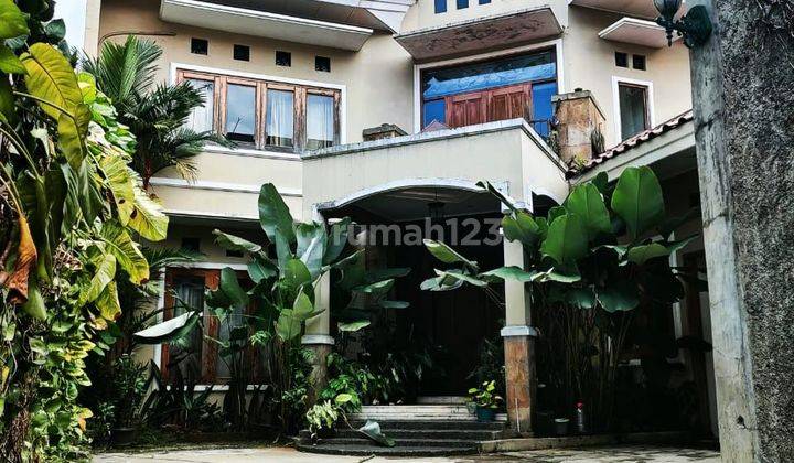 Rumah Cantik 2 Lantai Semi Furnish Di Lebak Bulus Jakarta 1