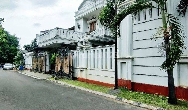 Rumah Cantik Dengan Tanah Yg Luas +pool Di Citra Grand Cibubur 2