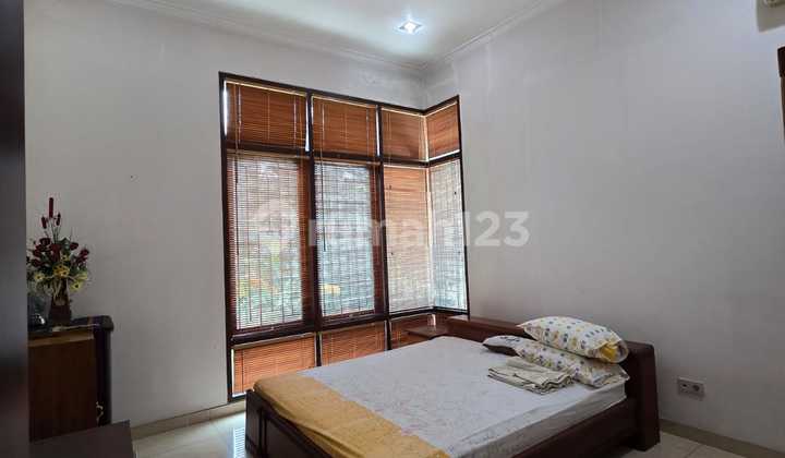 Graha Taman Rumah Kolam Renang Bintaro Bagus dan Mewah Graha Taman Rumah Kolam Renang Bintaro Bagus dan Mewah