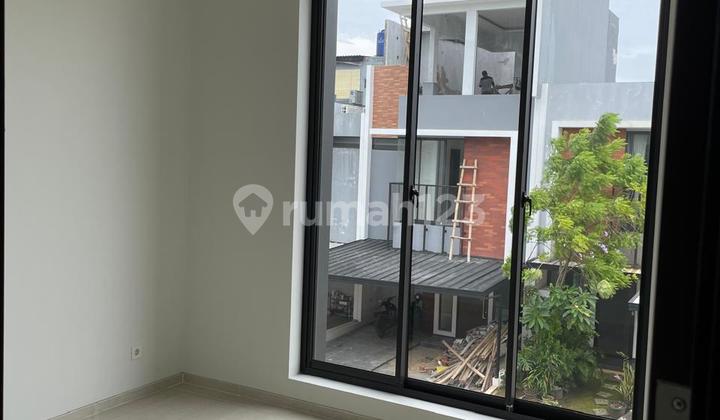 5 Menit ke Mall Bx dan Pintu Toll. Brand New Rumah Sewa Sdh Ada Kitchen Set 2