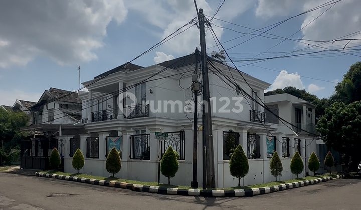 Rumah Hoek Halaman Besar. Rumah Mewah Bagus dan Sangat Terawat dan Homie Rumah Hoek Halaman Besar. Rumah Mewah Bagus dan Sangat Terawat dan Homie