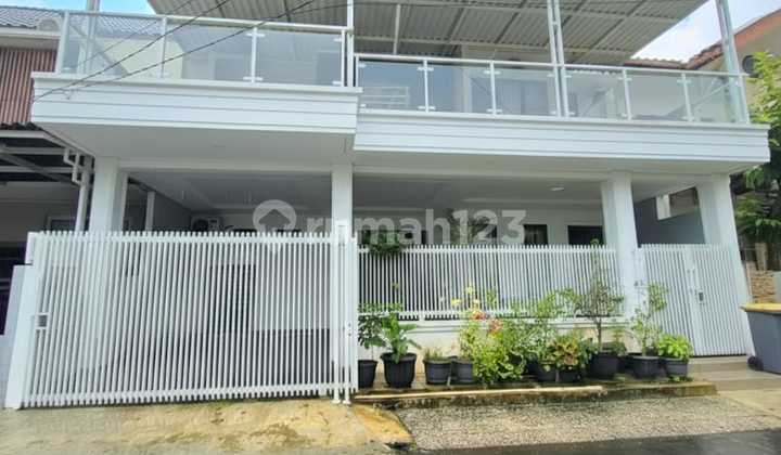 Sector 9 Well-Maintained Semi-Furnished 4 Bedrooms