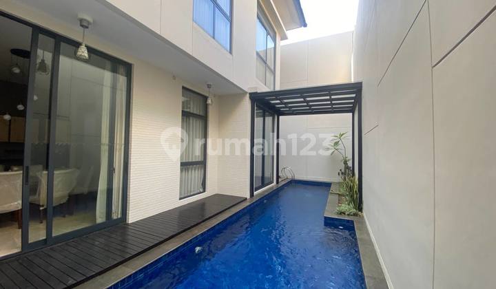 Rumah Navapark Bsd Ada Kolam Renang Pribadi
