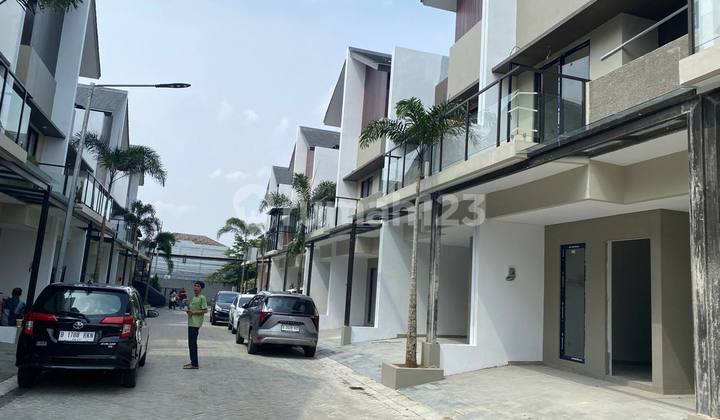 Rumah Baru Bintaro 3 lantai, rooftop, Siap Huni Free DP, Surat dll