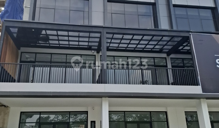 Ready-to-Use Bintaro Jaya Shop House Facing Main Road, Free Documents and Taxes.