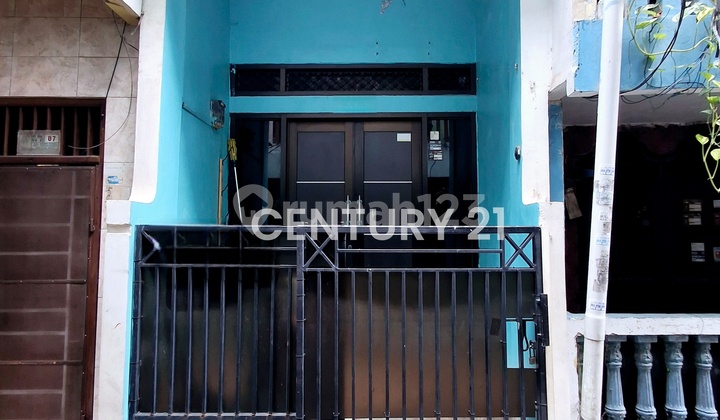 Beautiful 2-Story House in Johar Baru Central Jakarta Beautiful 2-Story House in Johar Baru Central Jakarta